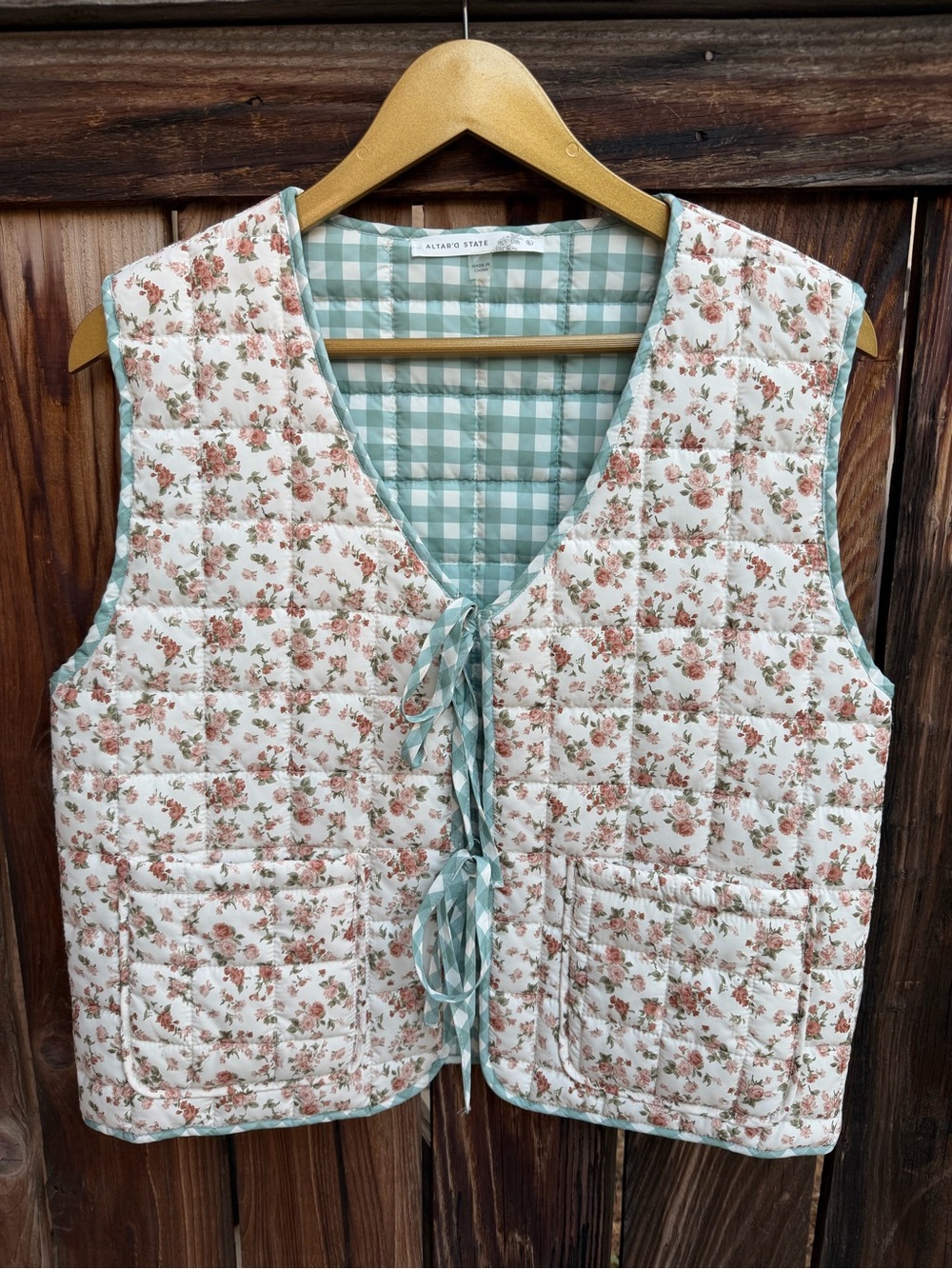 NWOT Altar'd State Reversible Quilted Floral & Gingham Tie Front Vest Large